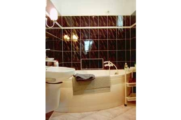 Polonia Privát Karwieńskie Błota 2, Exterior